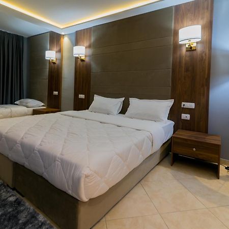 Deluxe & Executive Spa By Rafaelo Shengjin Ruang foto