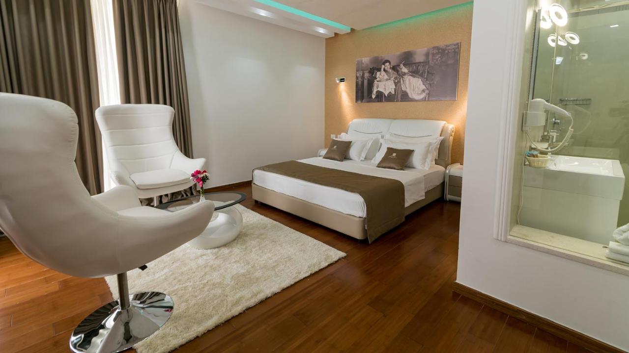 Deluxe & Executive Spa By Rafaelo Shengjin Bagian luar foto