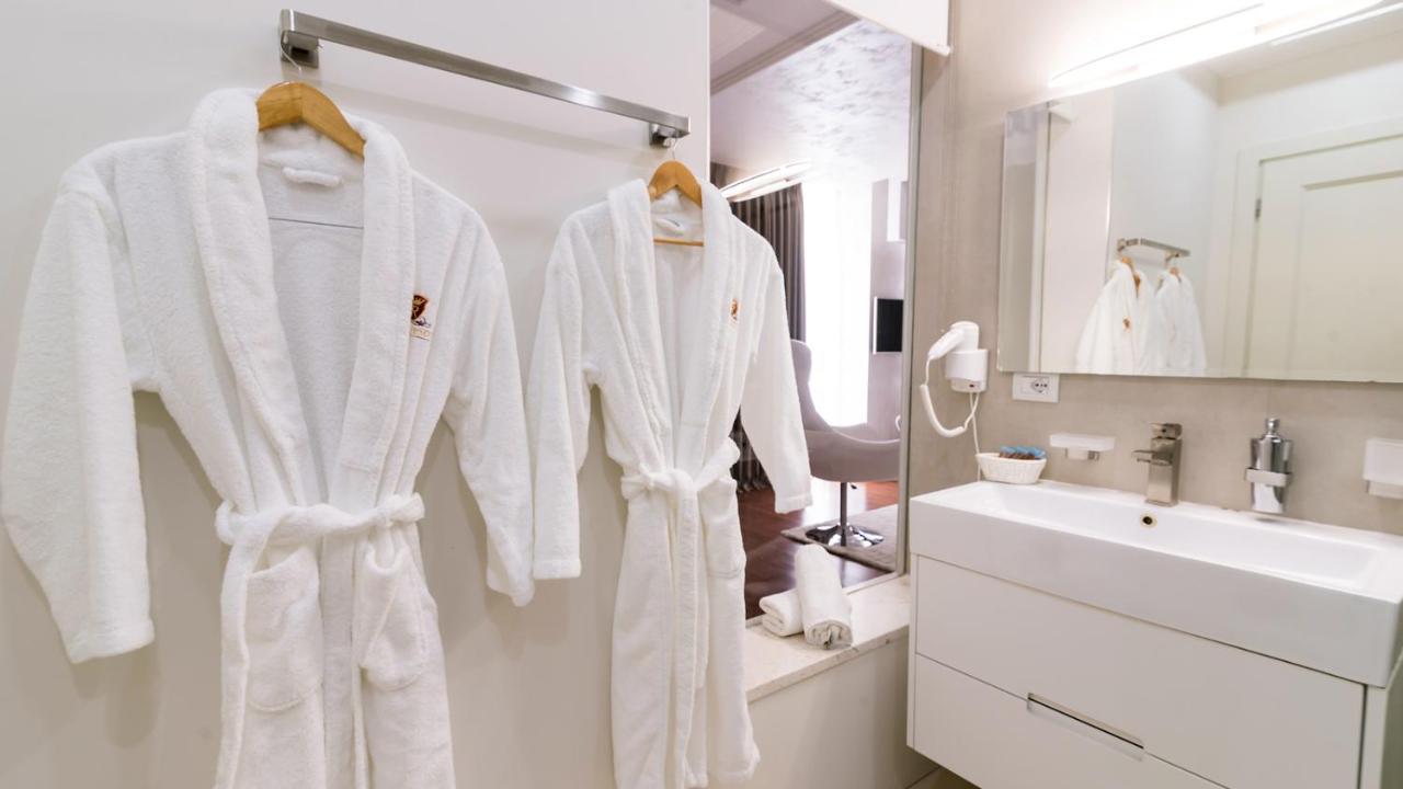 Deluxe & Executive Spa By Rafaelo Shengjin Bagian luar foto