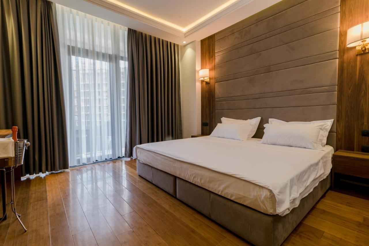 Deluxe & Executive Spa By Rafaelo Shengjin Bagian luar foto