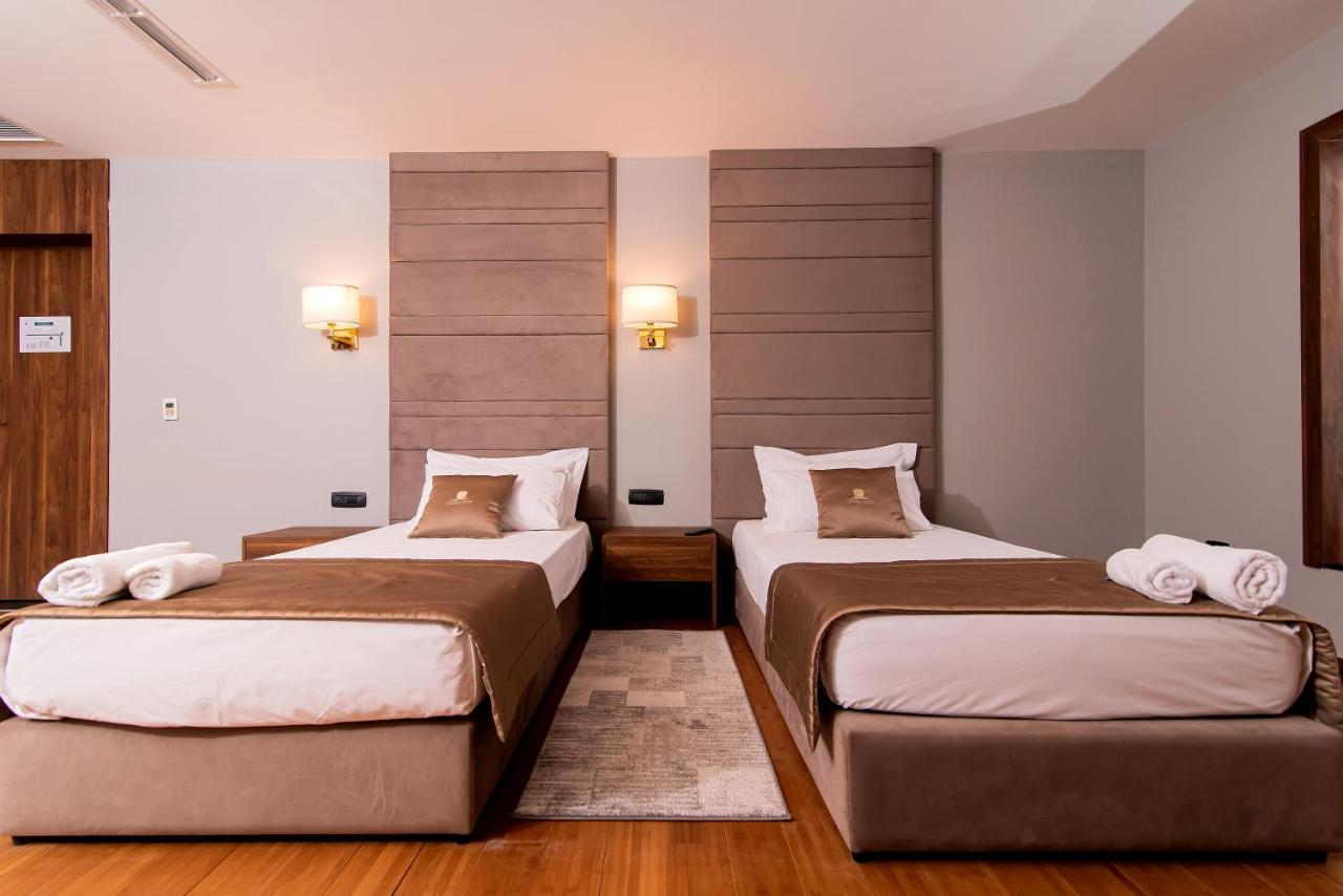 Deluxe & Executive Spa By Rafaelo Shengjin Bagian luar foto