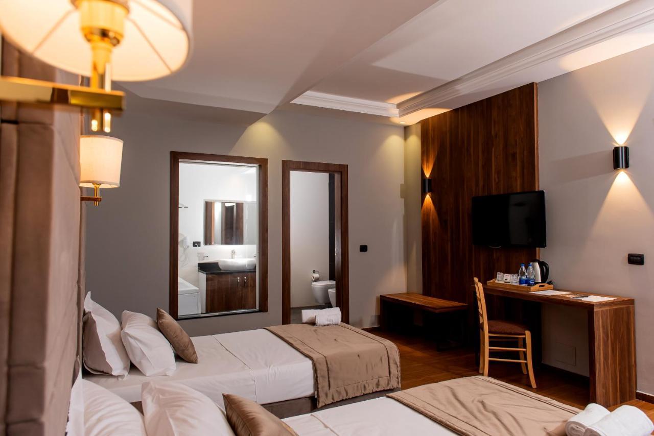 Deluxe & Executive Spa By Rafaelo Shengjin Bagian luar foto