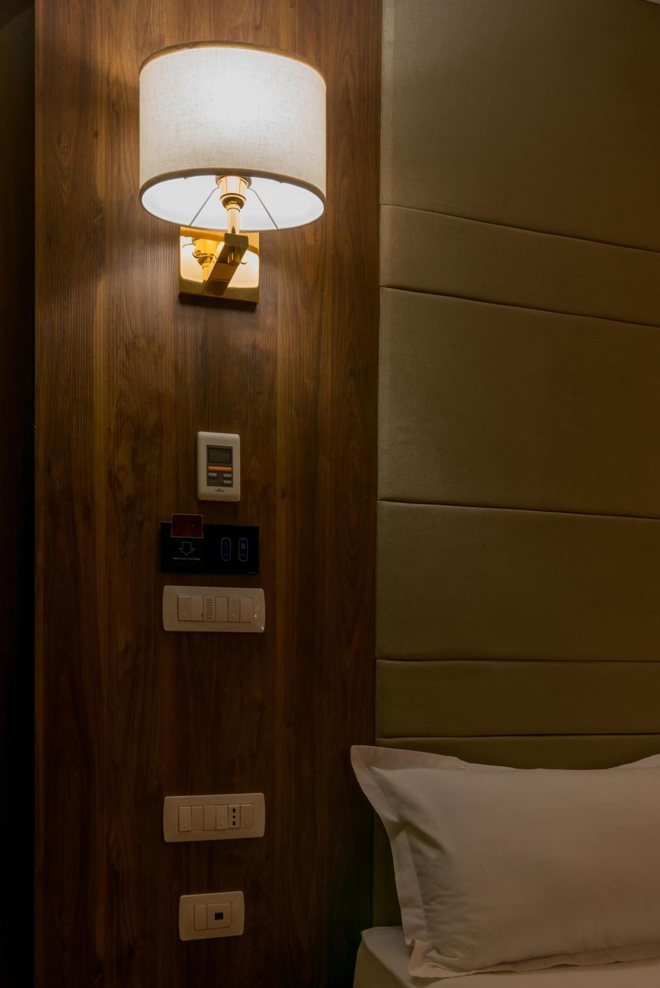 Deluxe & Executive Spa By Rafaelo Shengjin Ruang foto